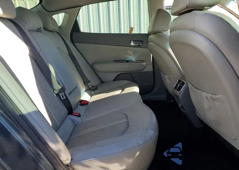 2016 Kia Optima Ex z USA, uszkodzony, nr VIN 5XXGU4L39GG003973